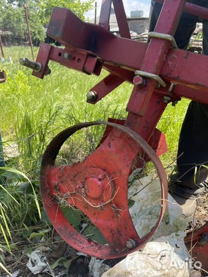 Плуг для трактора новый