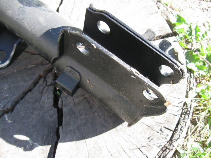 Стойка амортизатора