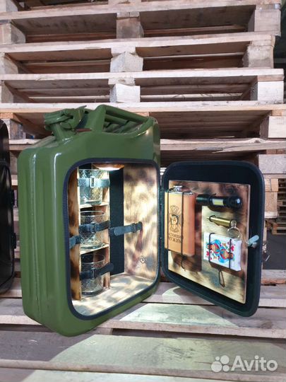 Канистра-бар с фляжкой, фонарем и вечной спичкой