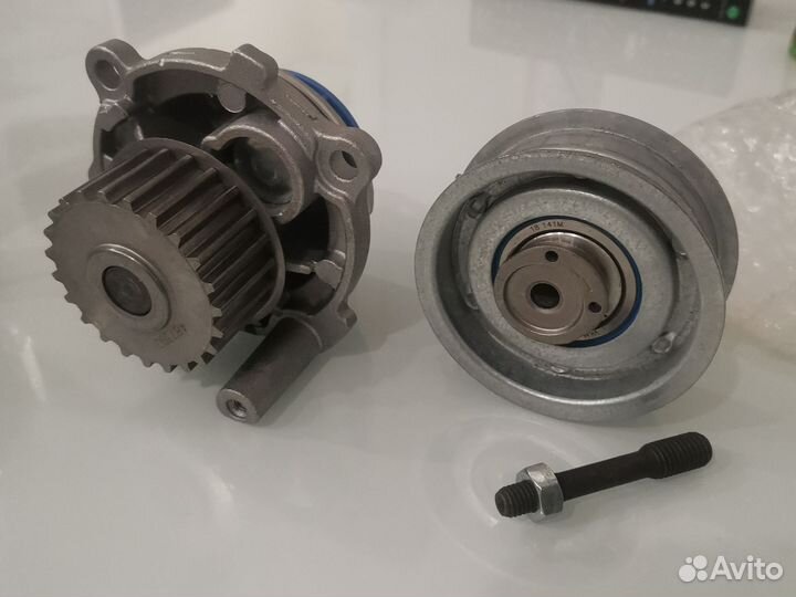 Насос водяной SKF vkpc81220