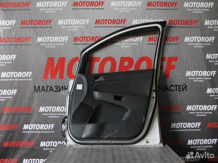 Дверь передняя правая Тойота Виш ZNE10 светл А880