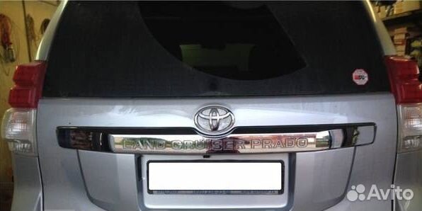 Накладка на крышку багажника хром Toyota Land Crui