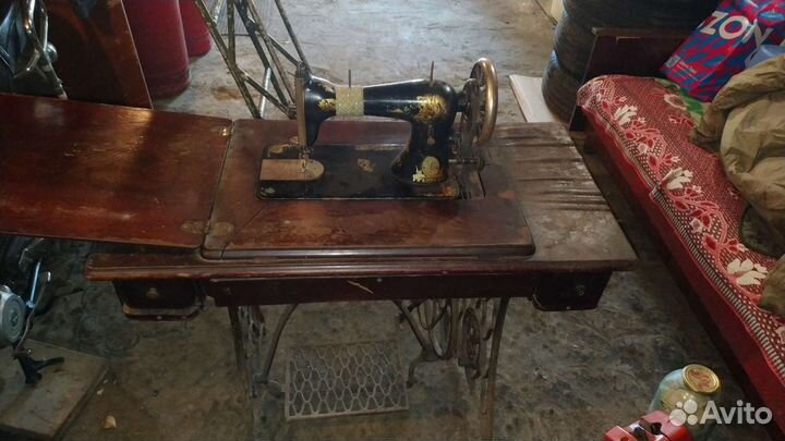 Швейная машина Singer