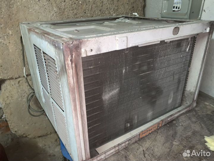 Оконный кондиционер Hitachi