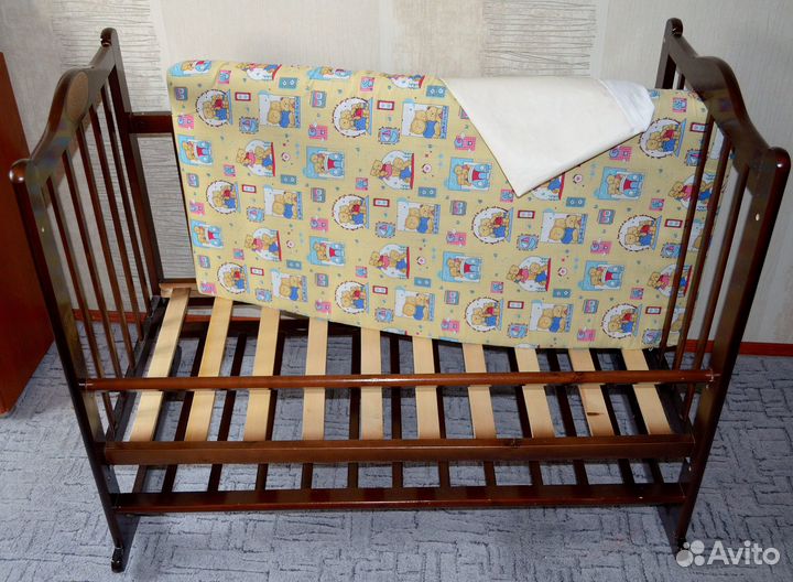 Кроватка детская, кокосовый матрац, наматрасник