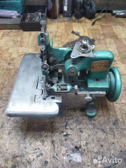 Швейная машинка оверлок