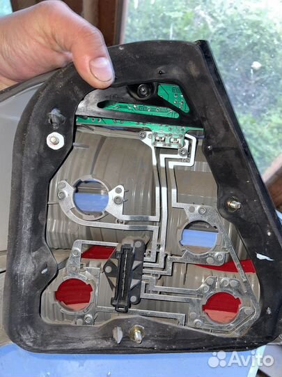 Фонарь задний правый mercedes-S w220 ресталинг