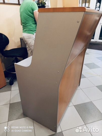 Угловая стойка ресепшн