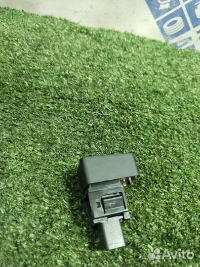 Кнопка аварийки Nissan Tiida хэтчбек 1.6 HR16 2008