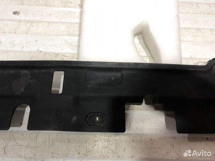 Дефлектор радиатора верхний Toyota Corolla E150