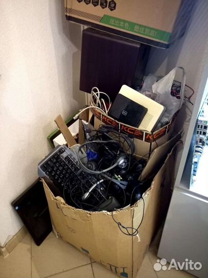 Неисправные аксессуары (бутафор, клавы, мыши, уши)