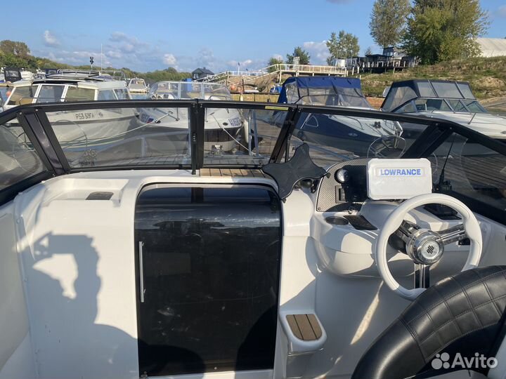 Каютный катер 