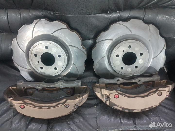 Brembo 6pot 350z,fairlady z,stagea m35.skyline v35