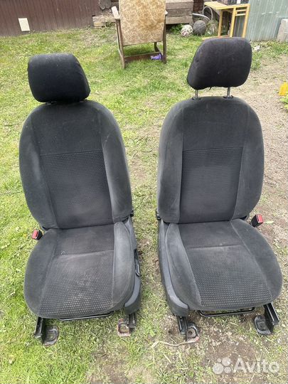 Передние сиденья ford focus 2