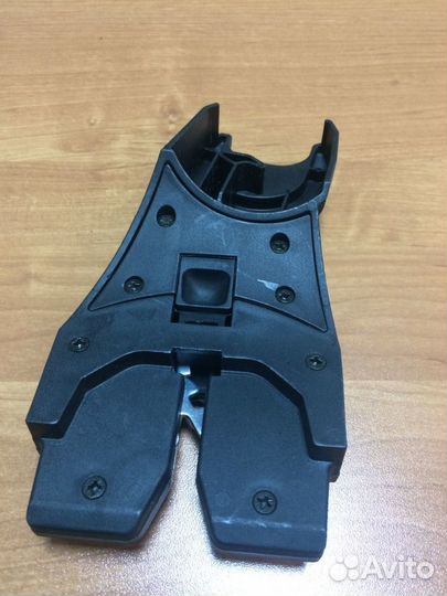 Запчасти для коляски (адаптер Maxi Cozi)