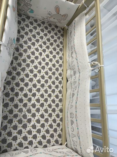 Детская кроватка с маятником и ящиком