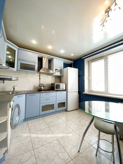 2-к. квартира, 60 м², 1/10 эт.