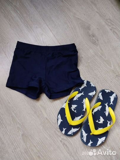 Плавки, сланцы и обувь для бассейна и аквапарка