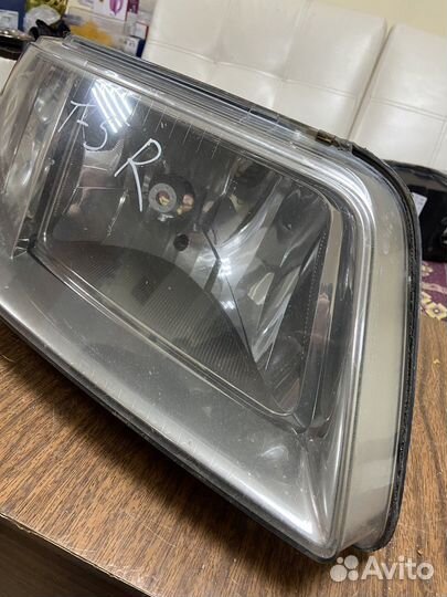 Фара правая Volkswagen Transporter T5 03-09 дорест