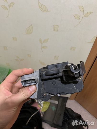 Замок багажника peugeot 307