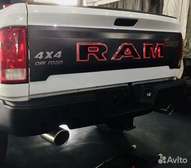 LED накладка на задний борт Dodge RAM4 (2009-2018)