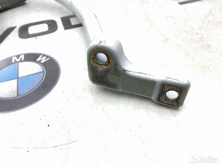 Петля крышки багажника левая Volkswagen Passat B8