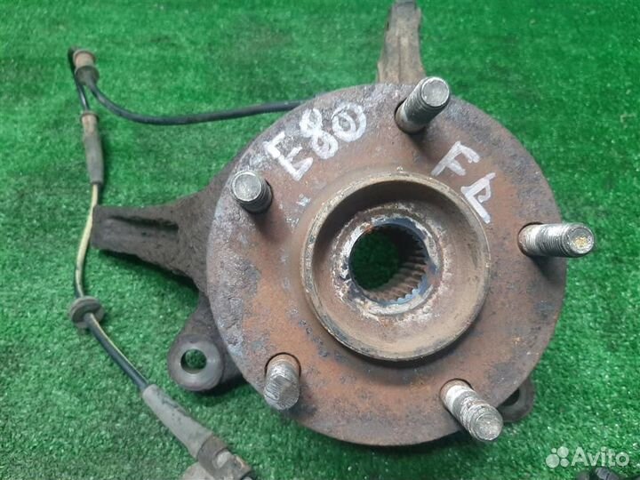 Кулак передний левый Mitsubishi Grandis 2008