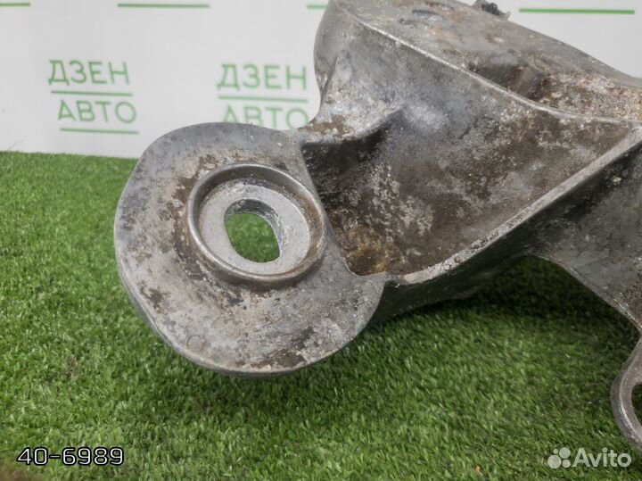 Кронштейн двигателя правый Audi A6 C6