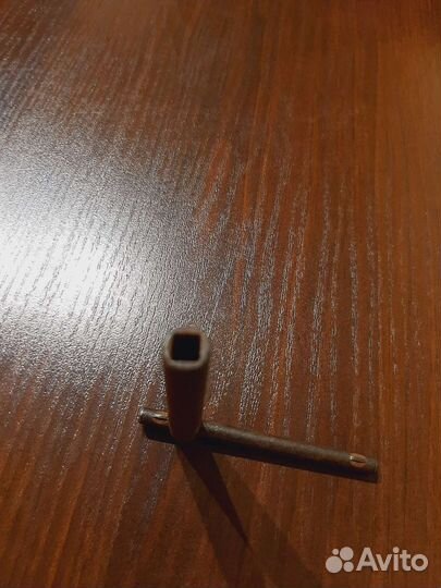 Ключ на настенные часы