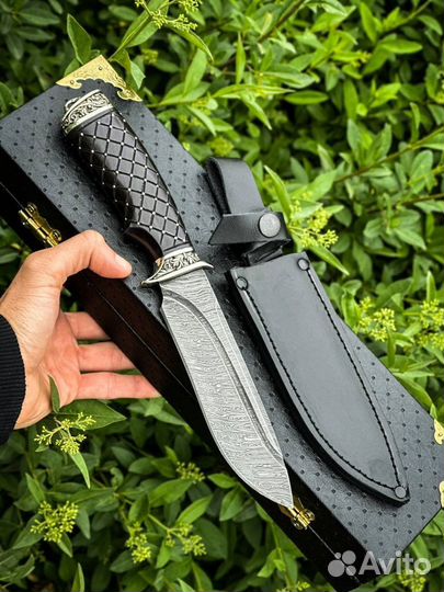 Нож из дамасской стали