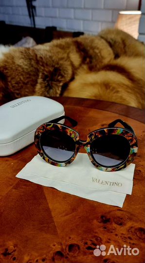 Солнцезащитные очки valentino