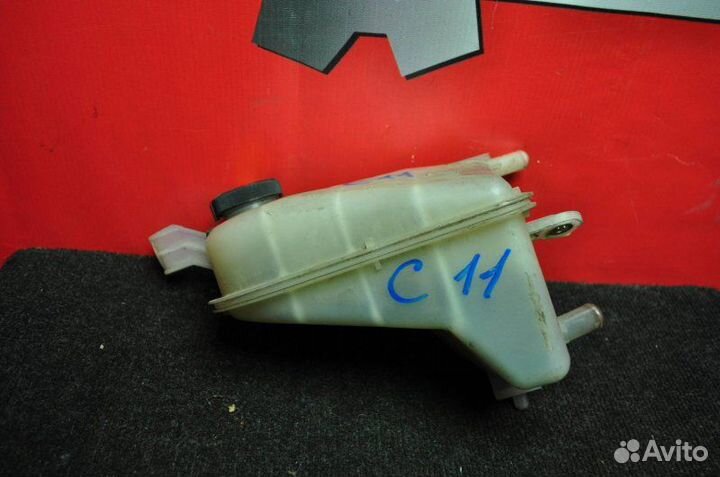 Расширительный бачок Toyota Auris ZRE151 1ZR-FE