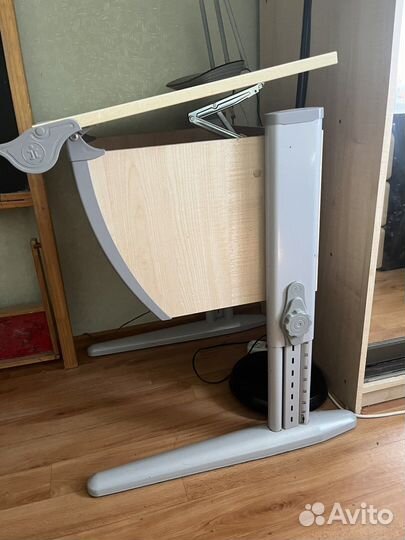 Школьный стол и стул