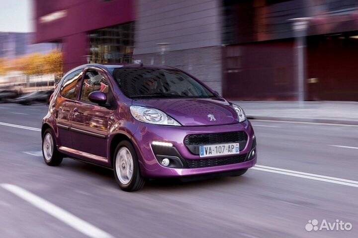 Лобовое стекло на Пежо 107 / Ситроен с1