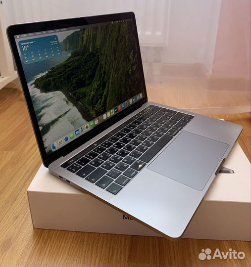 Apple MacBook Pro 13 2018 тачбар