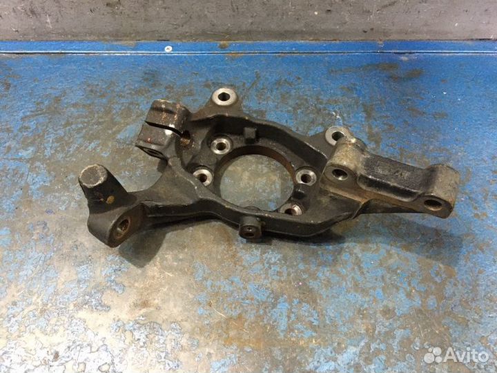 Кулак поворотный передний правый Nissan Teana L33