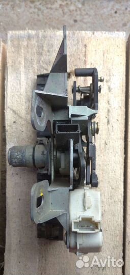 Замок багажника на Фольксваген Пассат Б5