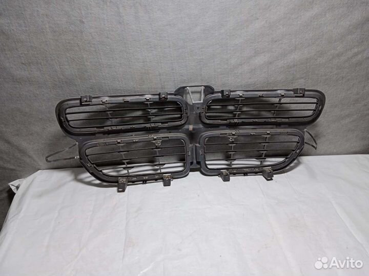 Решетка радиатора Dodge Stratus