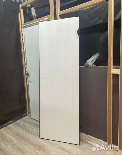 Скрытые двери,плинтус в наличии