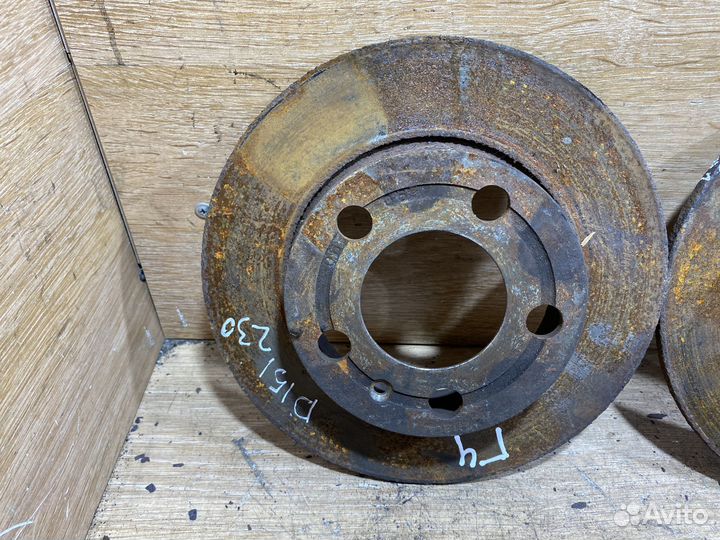 Комплект задних тормозных дисков VW Golf 4 D151