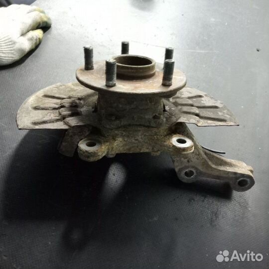 Кулак поворотный передний левый Suzuki Grand