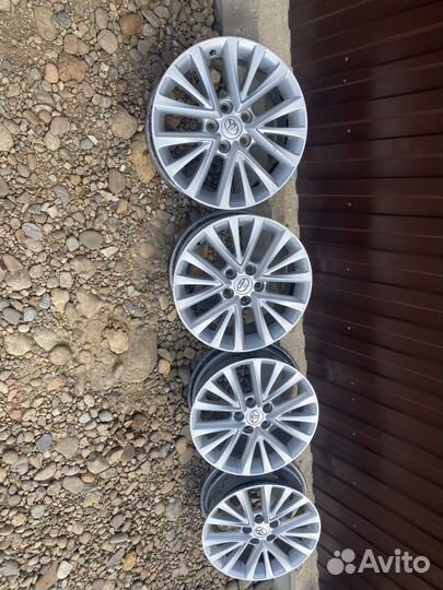 Комплект литых дисков Toyota Camry R17