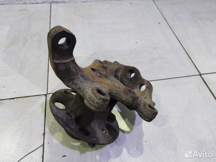 Кулак передний левый