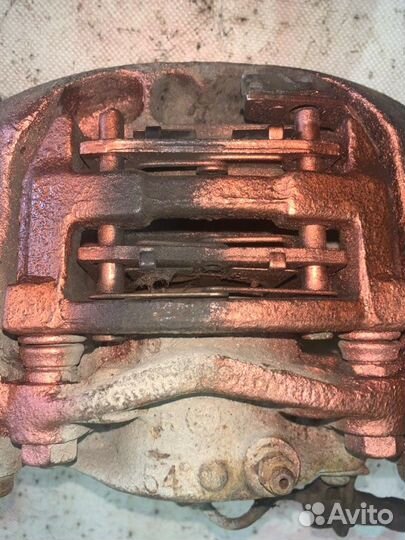 Суппорт передний правый Volkswagen Transporter T4