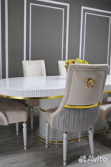 Кухонный стол и стулья новые