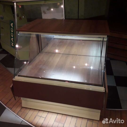 Витрина для товаров (не холодильник)