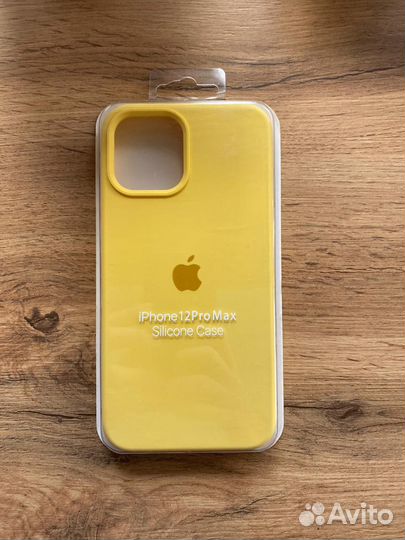 Чехол на iPhone 12