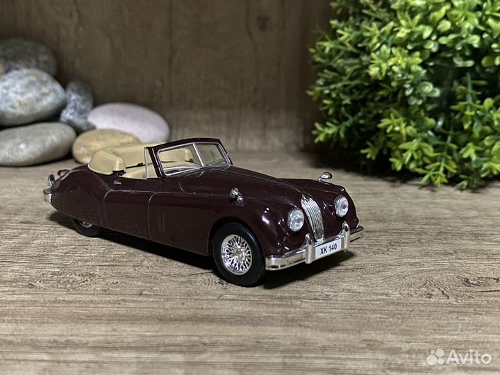 Модель автомобиля Jaguar XK140