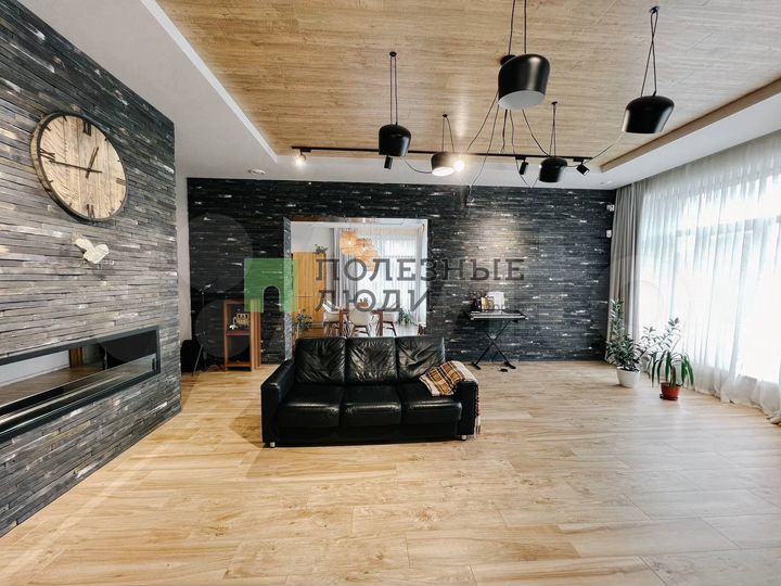 Коттедж 446,8 м² на участке 15 сот.