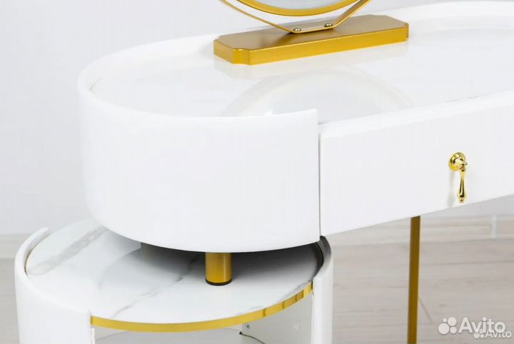 Туалетный столик. Столик для макияжа